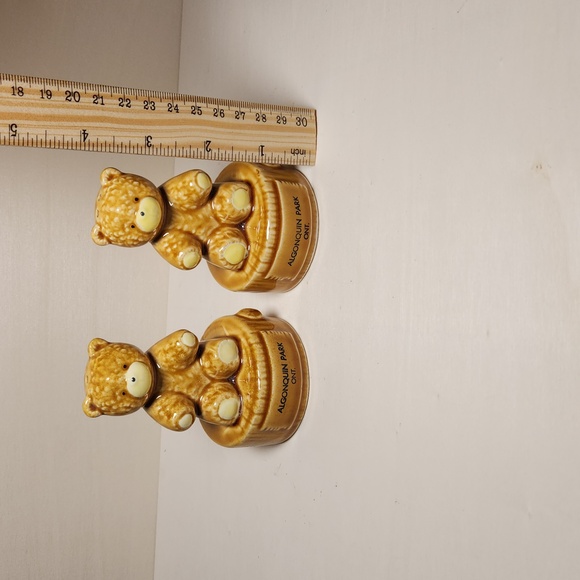 Vintage Algonquin Park Ont Bear salt and pepper shakers - Picture 7 of 8